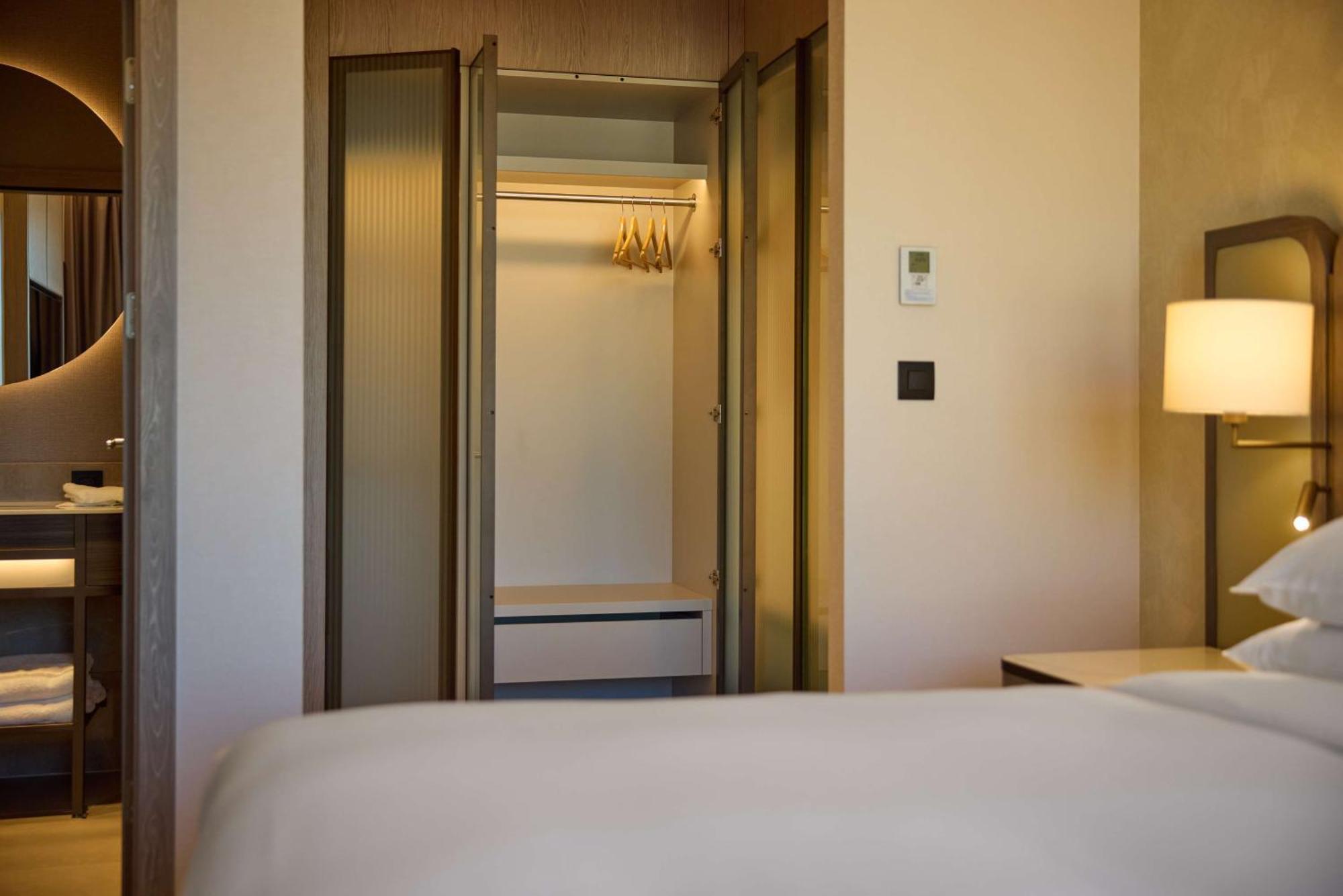 Hilton Sofia Hotell Exteriör bild